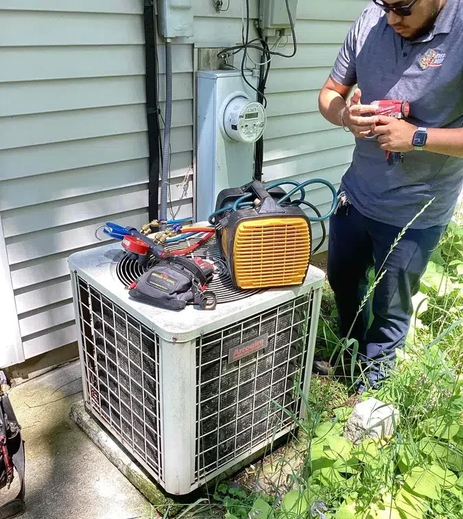 Tech repairing Air conditioning unit in Brookfield