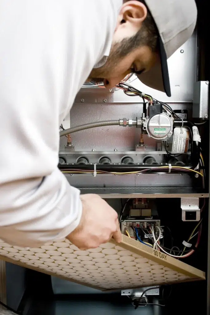 tech replacing furnace filter